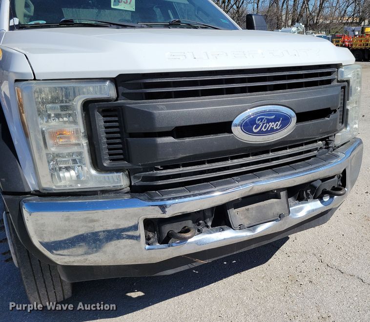 image for item DK4194 2017 Ford F550 Super Duty XL SuperCab truck cab and chassis