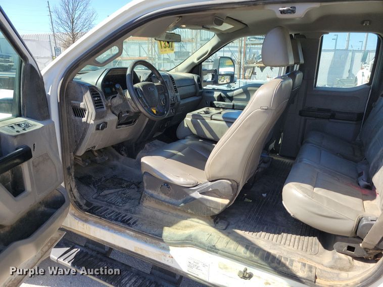 image for item DK4194 2017 Ford F550 Super Duty XL SuperCab truck cab and chassis