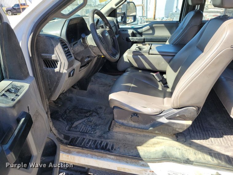 image for item DK4194 2017 Ford F550 Super Duty XL SuperCab truck cab and chassis