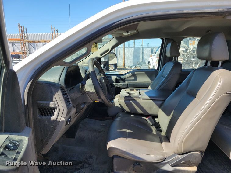 image for item DK4194 2017 Ford F550 Super Duty XL SuperCab truck cab and chassis