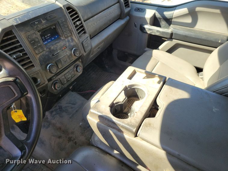 image for item DK4194 2017 Ford F550 Super Duty XL SuperCab truck cab and chassis