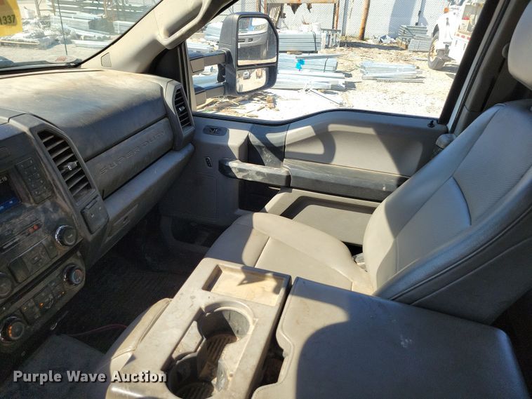 image for item DK4194 2017 Ford F550 Super Duty XL SuperCab truck cab and chassis