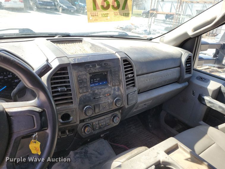 image for item DK4194 2017 Ford F550 Super Duty XL SuperCab truck cab and chassis