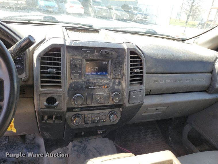 image for item DK4194 2017 Ford F550 Super Duty XL SuperCab truck cab and chassis