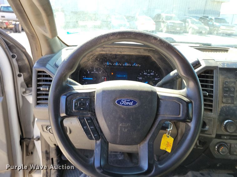 image for item DK4194 2017 Ford F550 Super Duty XL SuperCab truck cab and chassis