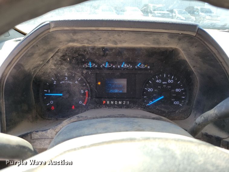 image for item DK4194 2017 Ford F550 Super Duty XL SuperCab truck cab and chassis