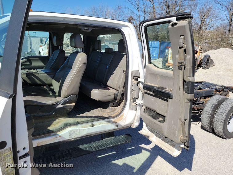 image for item DK4194 2017 Ford F550 Super Duty XL SuperCab truck cab and chassis