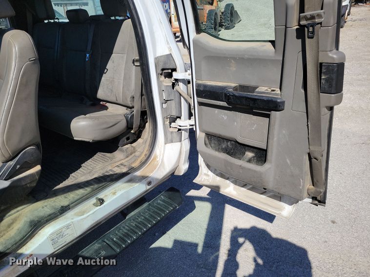 image for item DK4194 2017 Ford F550 Super Duty XL SuperCab truck cab and chassis