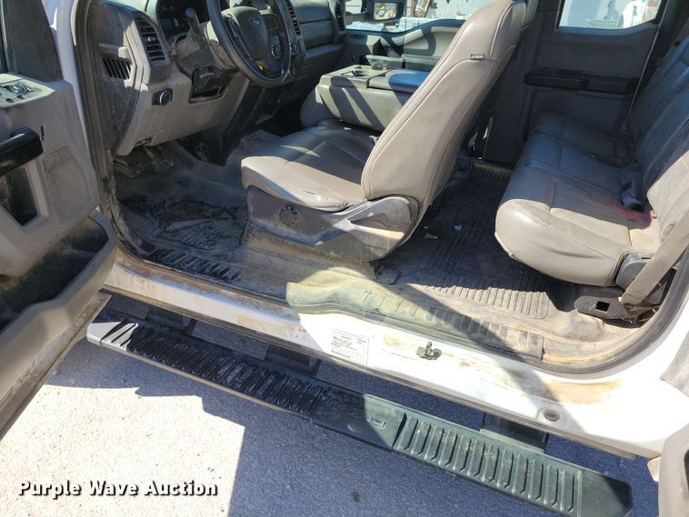 image for item DK4194 2017 Ford F550 Super Duty XL SuperCab truck cab and chassis