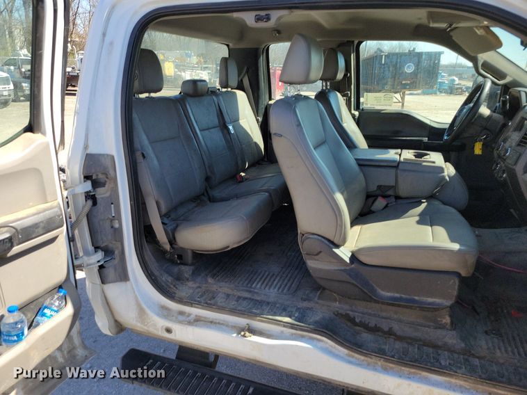 image for item DK4194 2017 Ford F550 Super Duty XL SuperCab truck cab and chassis