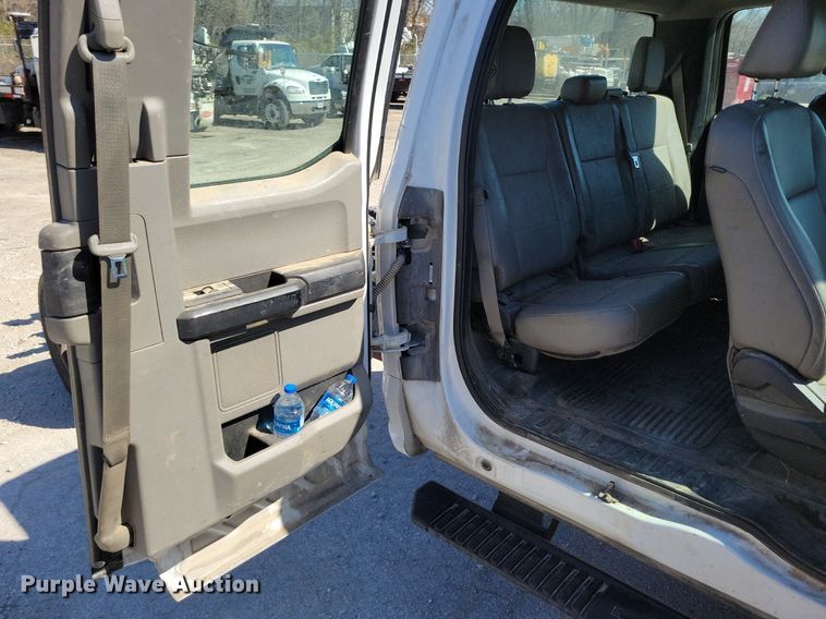 image for item DK4194 2017 Ford F550 Super Duty XL SuperCab truck cab and chassis