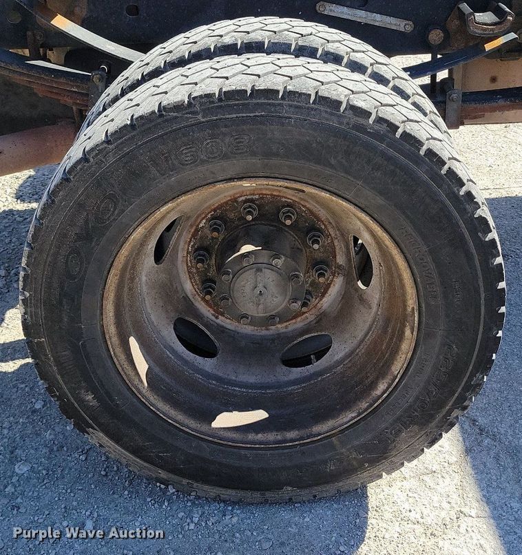 image for item DK4194 2017 Ford F550 Super Duty XL SuperCab truck cab and chassis