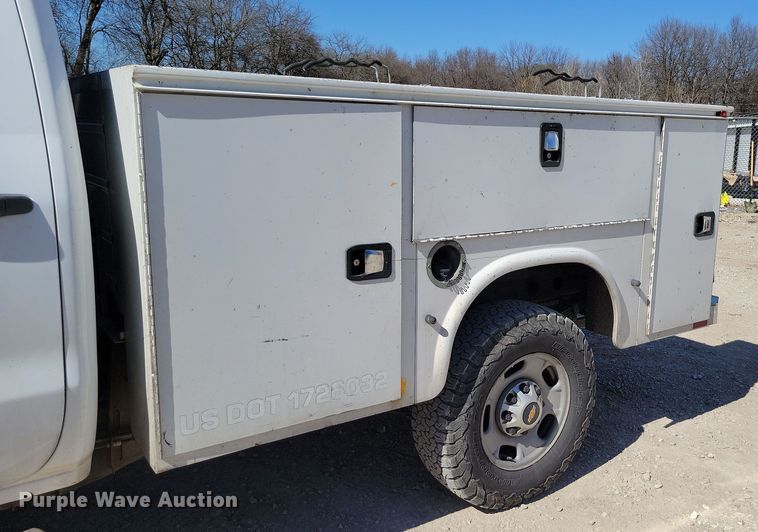 image for item DK4195 2018 Chevrolet Silverado 2500 HD Crew Cab utility bed pickup truck