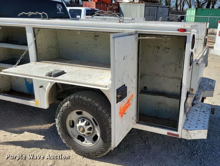 image for item DK4195 2018 Chevrolet Silverado 2500 HD Crew Cab utility bed pickup truck