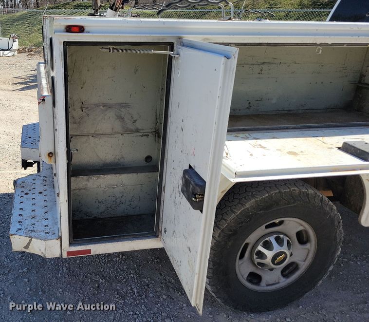 image for item DK4195 2018 Chevrolet Silverado 2500 HD Crew Cab utility bed pickup truck