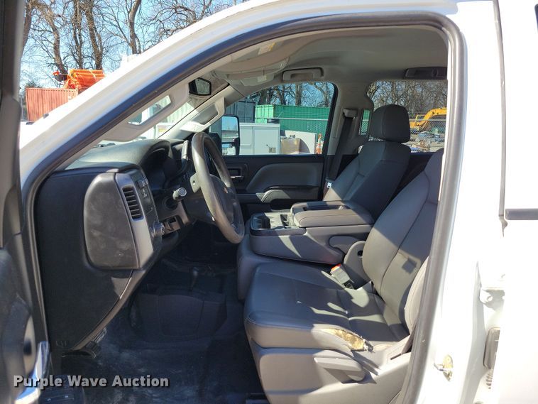 image for item DK4195 2018 Chevrolet Silverado 2500 HD Crew Cab utility bed pickup truck