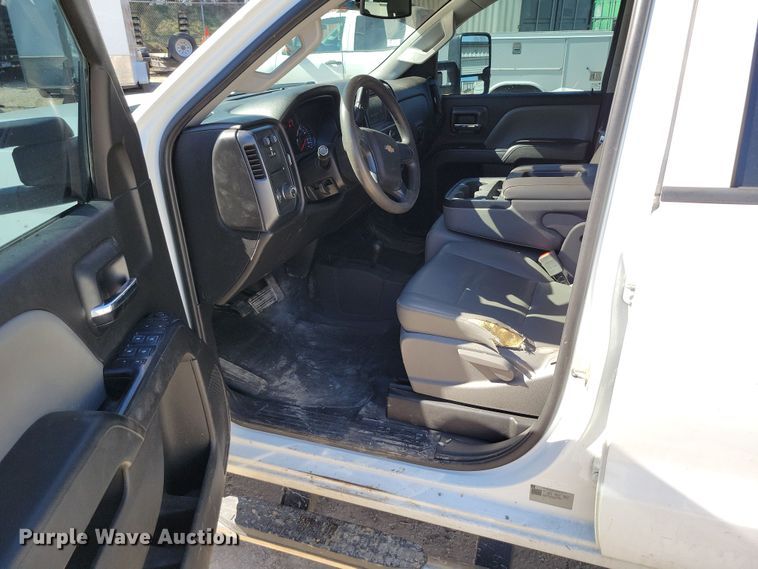 image for item DK4195 2018 Chevrolet Silverado 2500 HD Crew Cab utility bed pickup truck