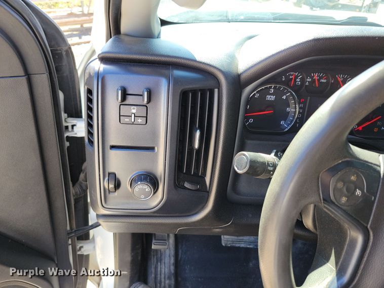 image for item DK4195 2018 Chevrolet Silverado 2500 HD Crew Cab utility bed pickup truck