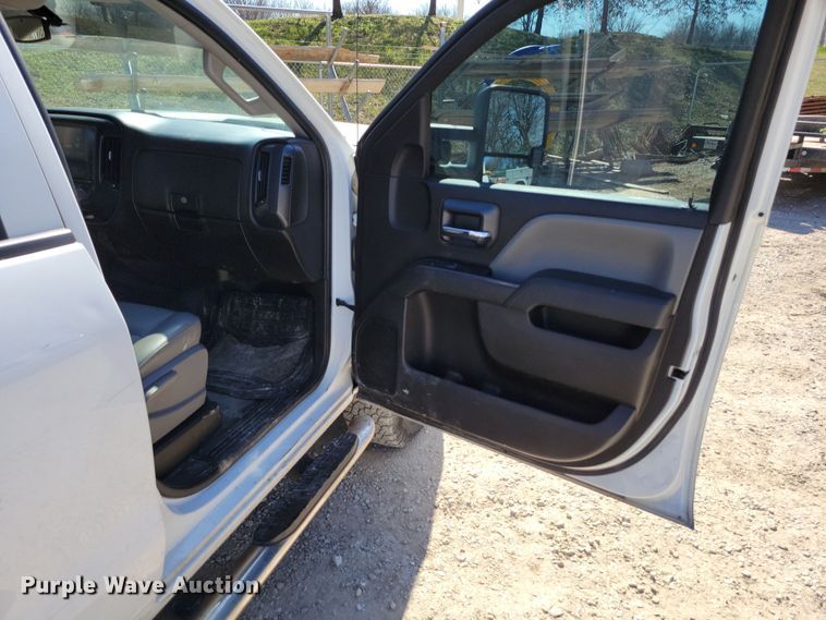 image for item DK4195 2018 Chevrolet Silverado 2500 HD Crew Cab utility bed pickup truck