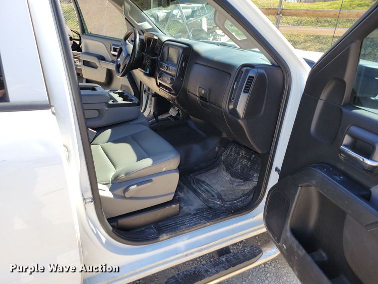 image for item DK4195 2018 Chevrolet Silverado 2500 HD Crew Cab utility bed pickup truck