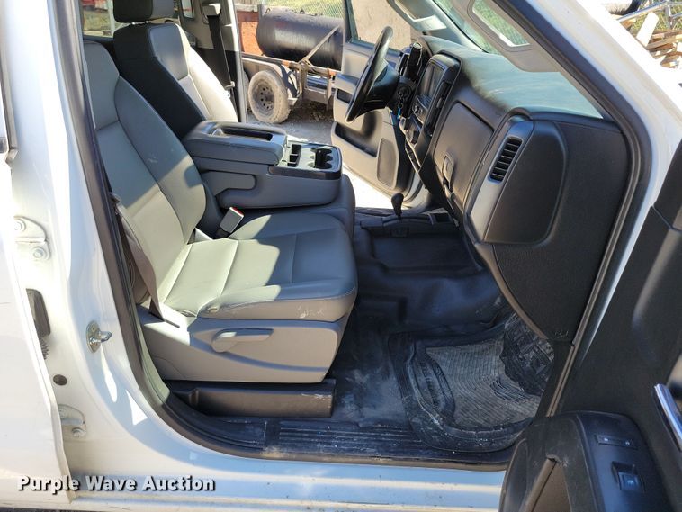 image for item DK4195 2018 Chevrolet Silverado 2500 HD Crew Cab utility bed pickup truck