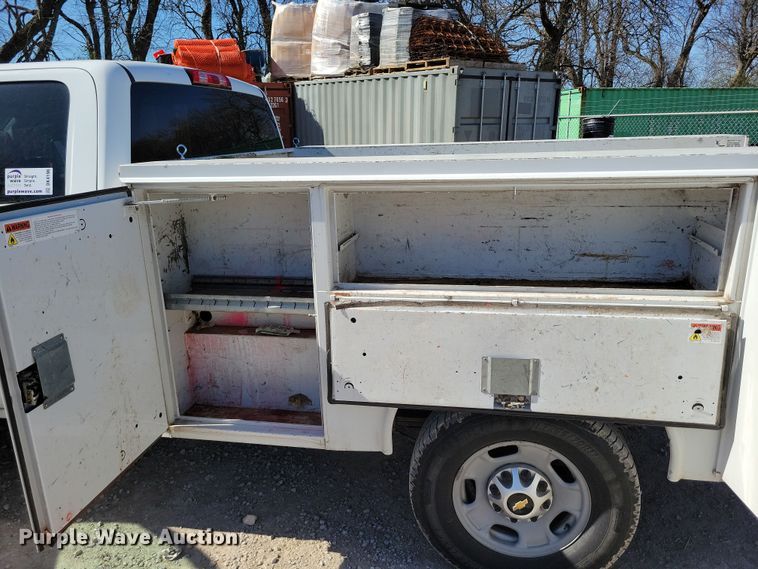 image for item DK4196 2018 Chevrolet Silverado 2500 HD Crew Cab utility bed pickup truck