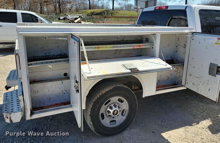 image for item DK4196 2018 Chevrolet Silverado 2500 HD Crew Cab utility bed pickup truck