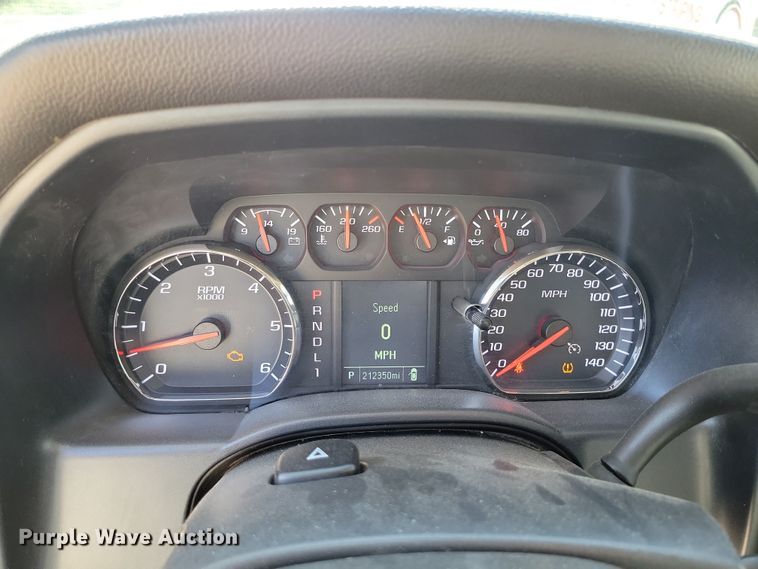 image for item DK4196 2018 Chevrolet Silverado 2500 HD Crew Cab utility bed pickup truck