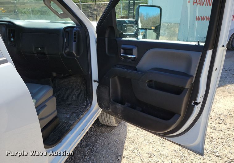 image for item DK4196 2018 Chevrolet Silverado 2500 HD Crew Cab utility bed pickup truck