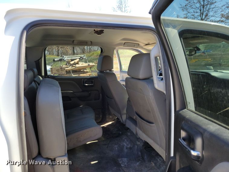 image for item DK4196 2018 Chevrolet Silverado 2500 HD Crew Cab utility bed pickup truck