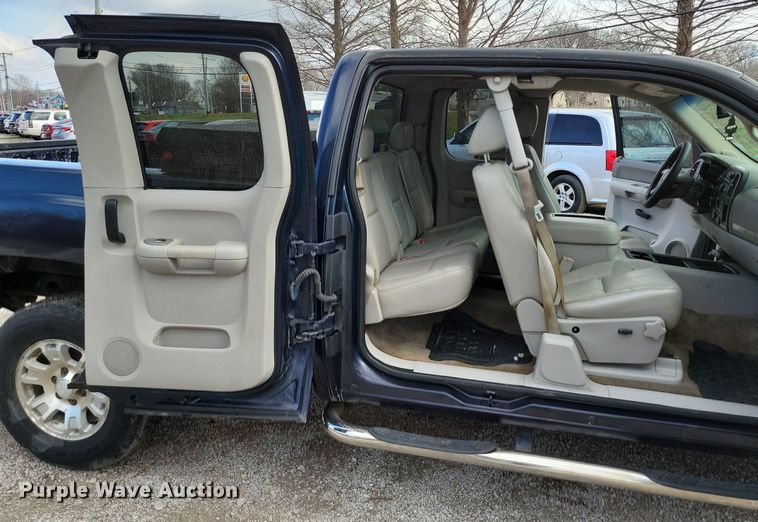 image for item DK4219 2007 GMC Sierra 1500 Ext. Cab pickup truck