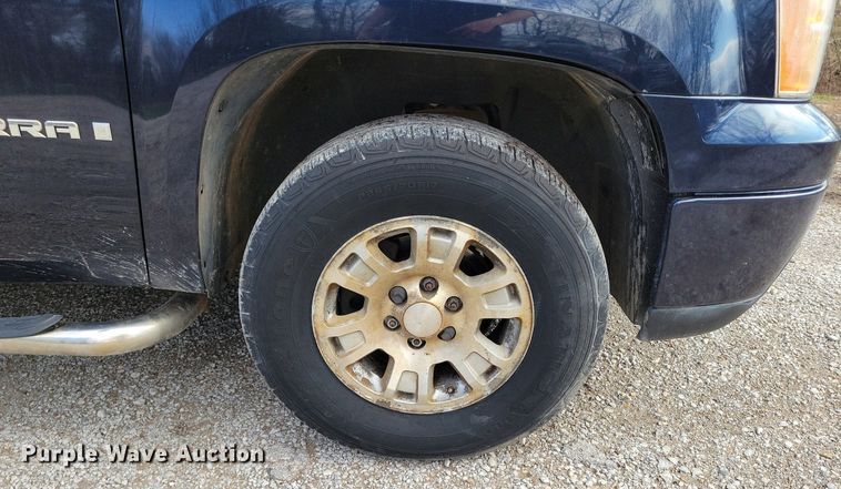 image for item DK4219 2007 GMC Sierra 1500 Ext. Cab pickup truck