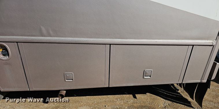 image for item DM1560 1998 Winnebago Adventurer RV