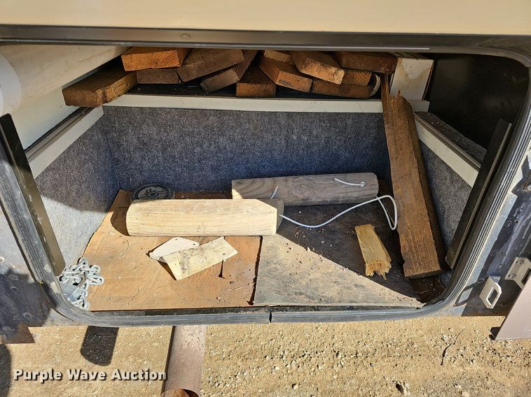 image for item DM1560 1998 Winnebago Adventurer RV