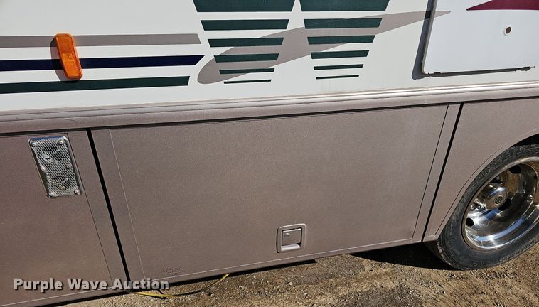 image for item DM1560 1998 Winnebago Adventurer RV
