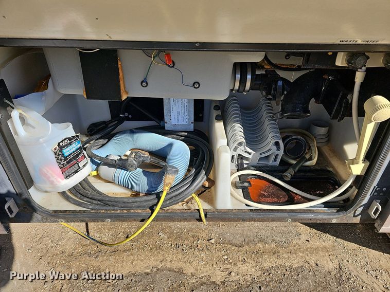 image for item DM1560 1998 Winnebago Adventurer RV