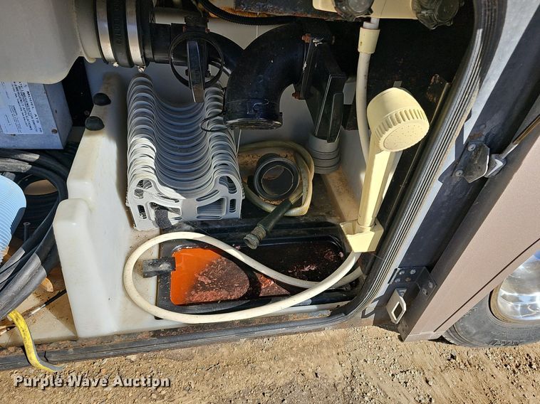 image for item DM1560 1998 Winnebago Adventurer RV