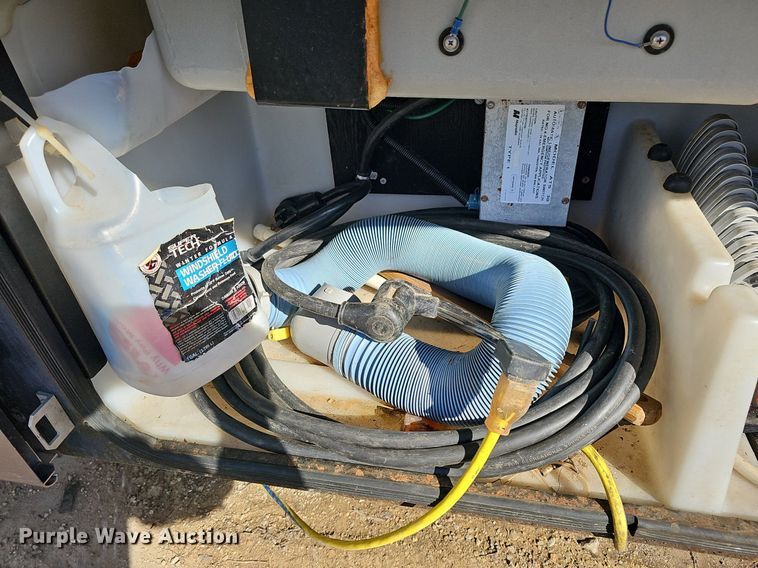 image for item DM1560 1998 Winnebago Adventurer RV