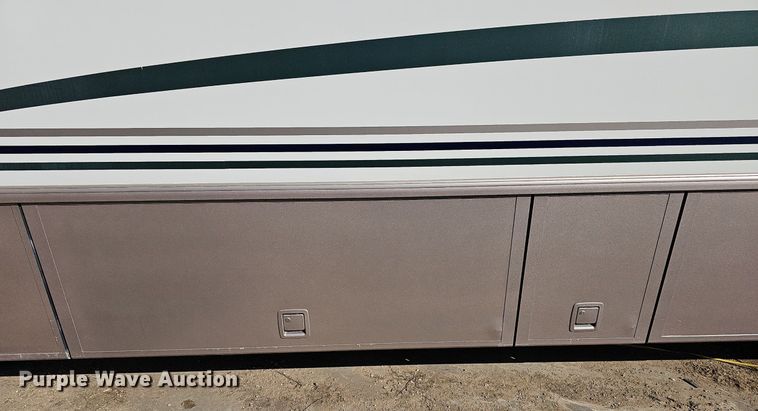 image for item DM1560 1998 Winnebago Adventurer RV