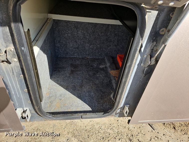 image for item DM1560 1998 Winnebago Adventurer RV