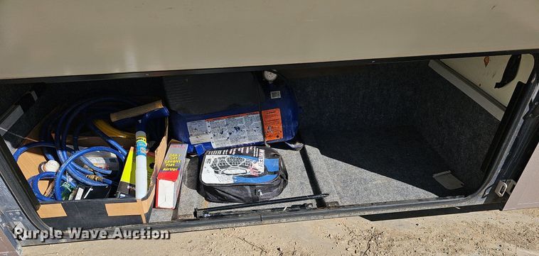 image for item DM1560 1998 Winnebago Adventurer RV