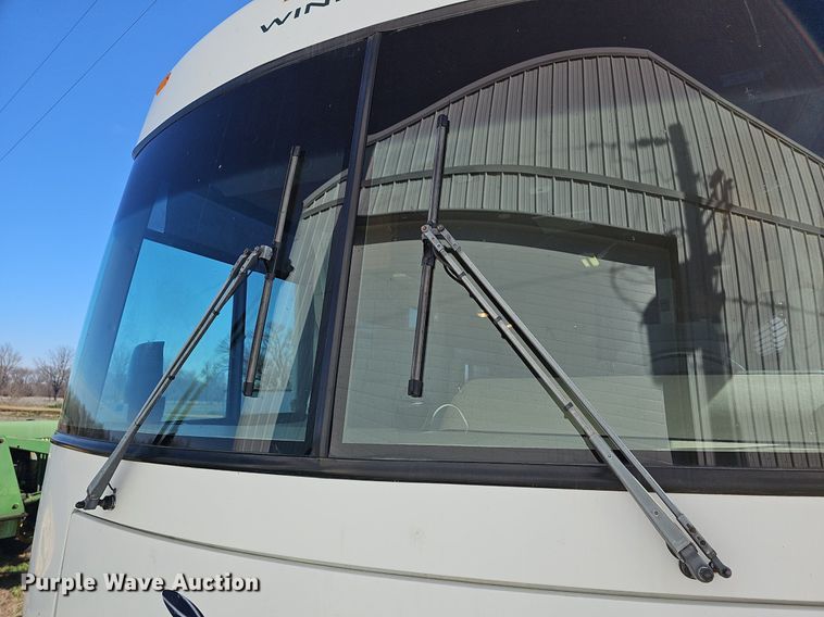 image for item DM1560 1998 Winnebago Adventurer RV