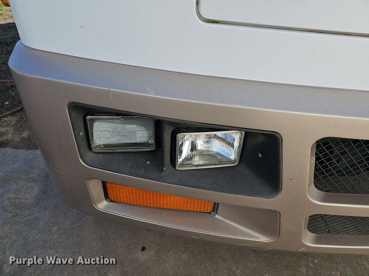 image for item DM1560 1998 Winnebago Adventurer RV