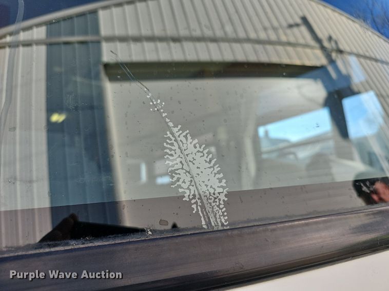 image for item DM1560 1998 Winnebago Adventurer RV