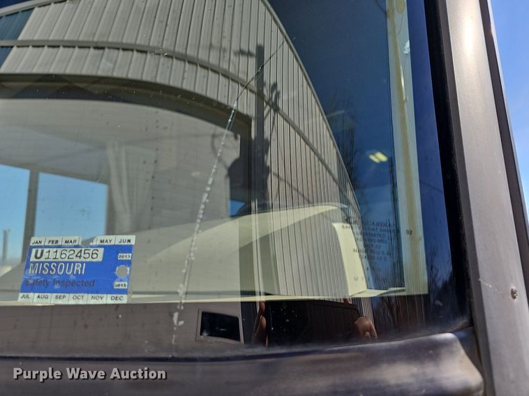 image for item DM1560 1998 Winnebago Adventurer RV