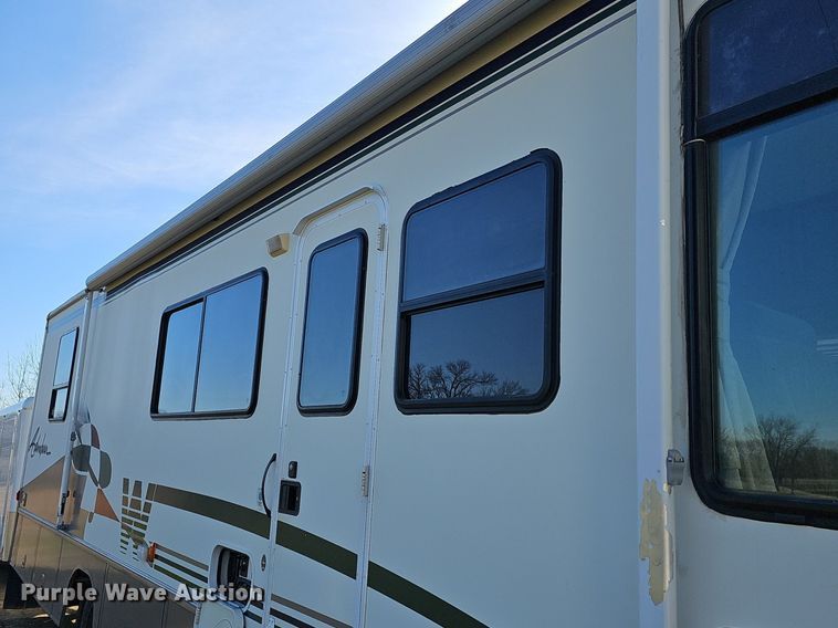 image for item DM1560 1998 Winnebago Adventurer RV