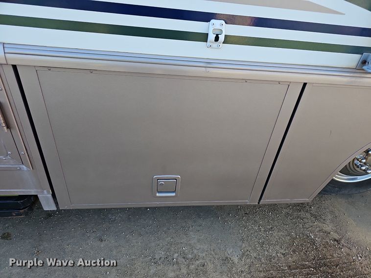 image for item DM1560 1998 Winnebago Adventurer RV