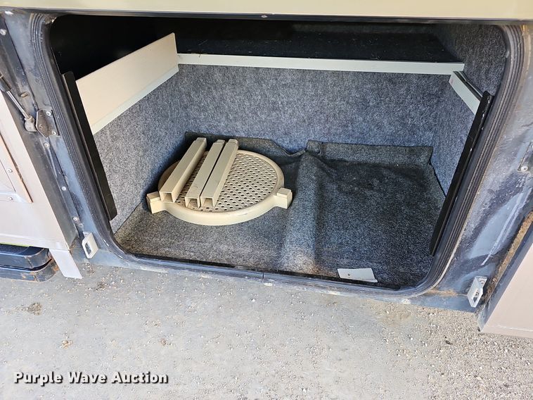 image for item DM1560 1998 Winnebago Adventurer RV