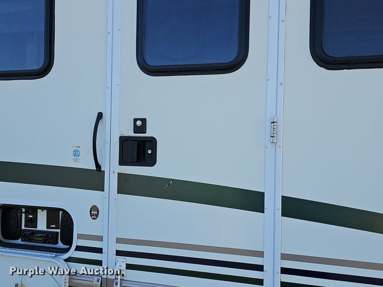 image for item DM1560 1998 Winnebago Adventurer RV