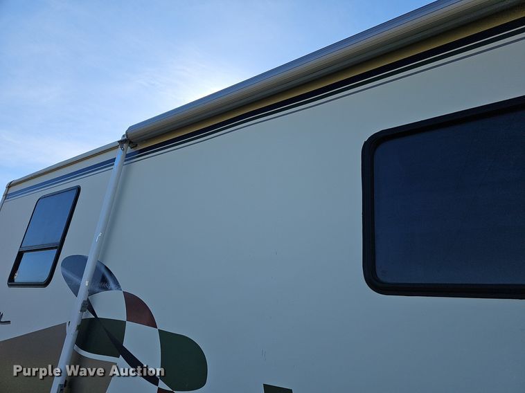 image for item DM1560 1998 Winnebago Adventurer RV